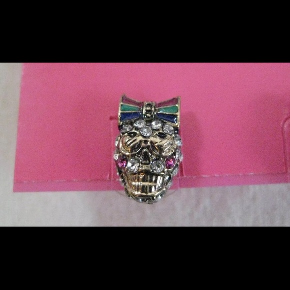 Betsey Johnson Bow Wearing Skull Stud Earrings - Picture 4 of 6